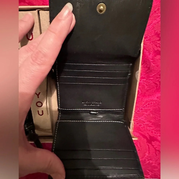 Lucky Brand two piece genuine leather wristlet and wallet NWT - Picture 2 of 5